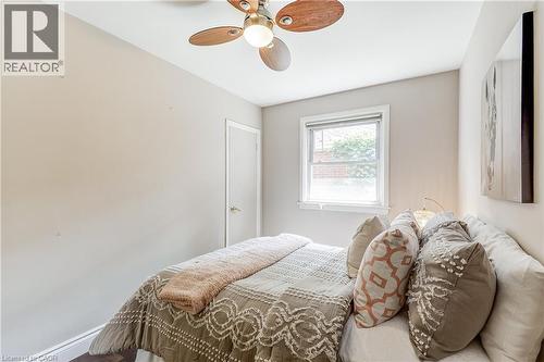 1216 De Quincy Crescent, Burlington, ON - Indoor Photo Showing Bedroom