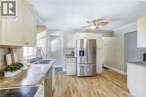 1216 De Quincy Crescent, Burlington, ON - Indoor Photo Showing Kitchen With Double Sink With Upgraded Kitchen