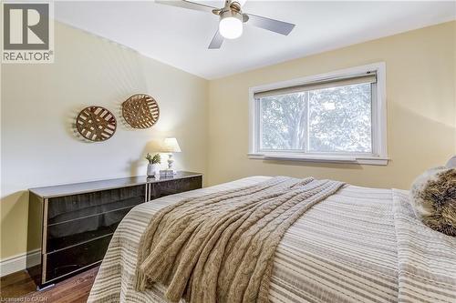 1216 De Quincy Crescent, Burlington, ON - Indoor Photo Showing Bedroom