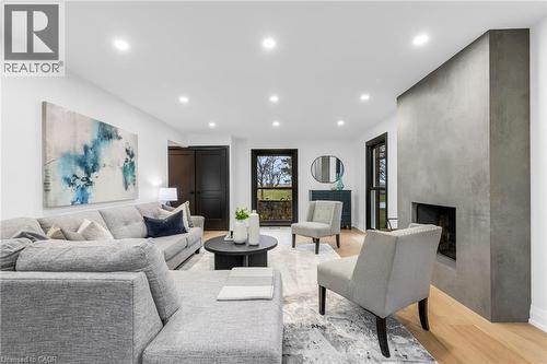 4344 No 1 Side Road, Burlington, ON - Indoor Photo Showing Living Room