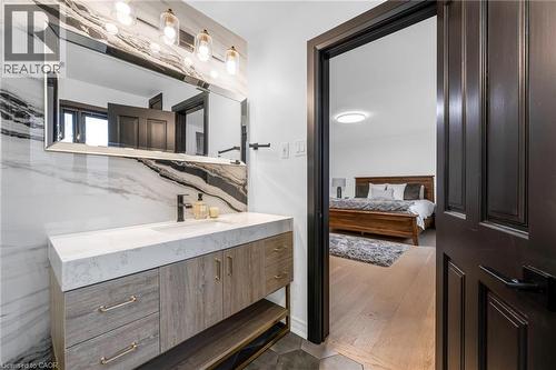 4344 No 1 Side Road, Burlington, ON - Indoor Photo Showing Bathroom