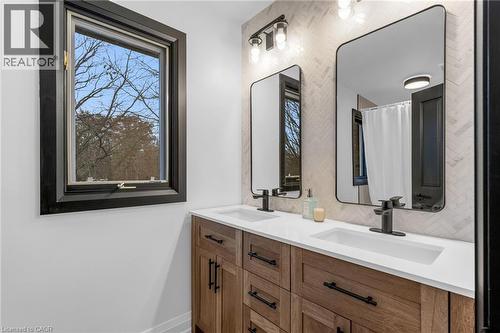 4344 No 1 Side Road, Burlington, ON - Indoor Photo Showing Bathroom
