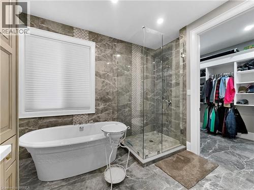 18 Harper Boulevard, Brantford, ON - Indoor Photo Showing Bathroom