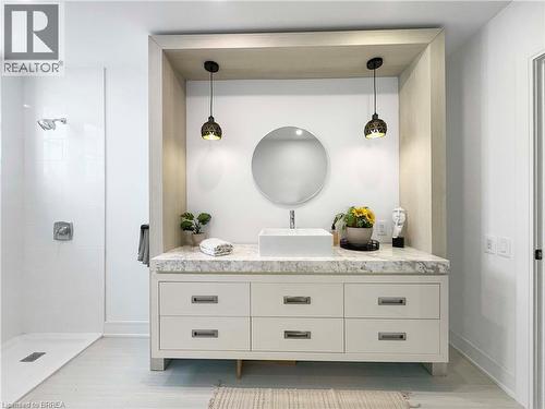 18 Harper Boulevard, Brantford, ON - Indoor Photo Showing Bathroom