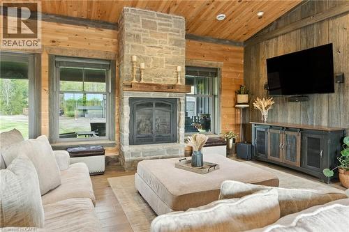 437 6Th Concession Road E, Flamborough, ON - Indoor Photo Showing Living Room With Fireplace