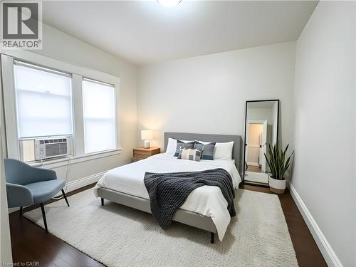 11 Proctor Boulevard Unit# 2, Hamilton, ON - Indoor Photo Showing Bedroom
