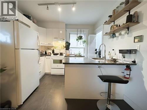 11 Proctor Boulevard Unit# 2, Hamilton, ON - Indoor Photo Showing Kitchen