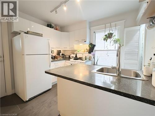 11 Proctor Boulevard Unit# 2, Hamilton, ON - Indoor Photo Showing Kitchen