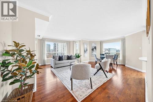 2190 Lakeshore Road Unit# 801, Burlington, ON - Indoor Photo Showing Living Room
