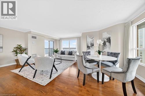 2190 Lakeshore Road Unit# 801, Burlington, ON - Indoor Photo Showing Dining Room