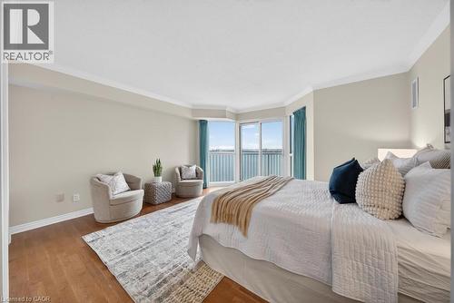 2190 Lakeshore Road Unit# 801, Burlington, ON - Indoor Photo Showing Bedroom