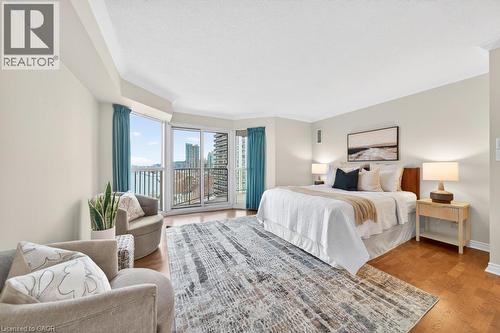 2190 Lakeshore Road Unit# 801, Burlington, ON - Indoor Photo Showing Bedroom