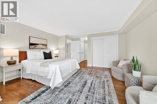 2190 Lakeshore Road Unit# 801, Burlington, ON - Indoor Photo Showing Bedroom