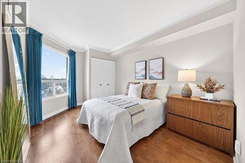 2190 Lakeshore Road Unit# 801, Burlington, ON - Indoor Photo Showing Bedroom
