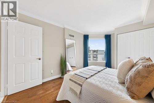 2190 Lakeshore Road Unit# 801, Burlington, ON - Indoor Photo Showing Bedroom