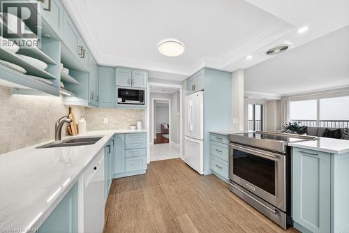 2190 Lakeshore Road Unit# 801, Burlington, ON - Indoor Photo Showing Kitchen With Double Sink With Upgraded Kitchen