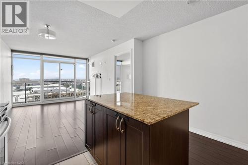 1940 Ironstone Drive Unit# 1006, Burlington, ON - Indoor Photo Showing Kitchen