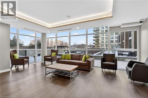 1940 Ironstone Drive Unit# 1006, Burlington, ON - Indoor Photo Showing Living Room