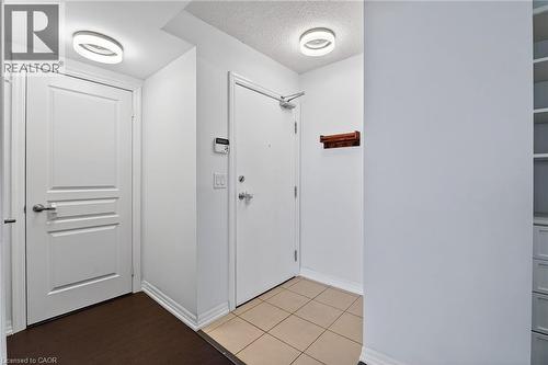 1940 Ironstone Drive Unit# 1006, Burlington, ON - Indoor Photo Showing Other Room