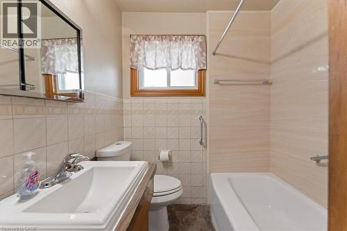 507 Upper Paradise Road, Hamilton, ON - Indoor Photo Showing Bathroom
