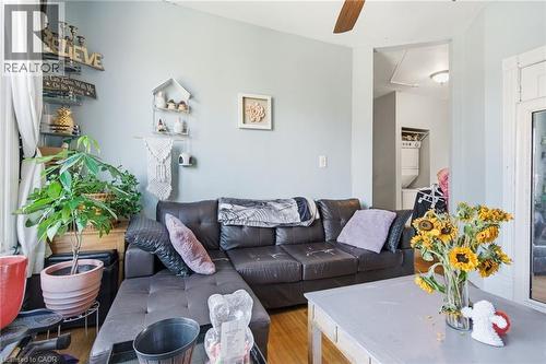 30 Ontario Avenue, Hamilton, ON - Indoor Photo Showing Living Room