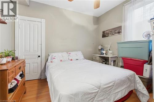 30 Ontario Avenue, Hamilton, ON - Indoor Photo Showing Bedroom