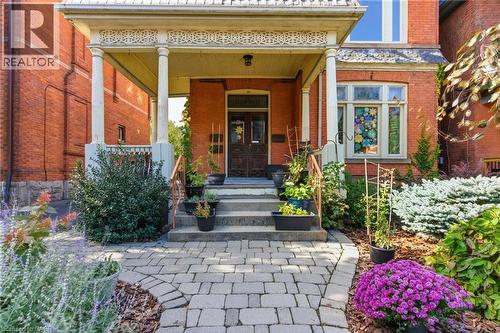 30 Ontario Avenue, Hamilton, ON - Outdoor