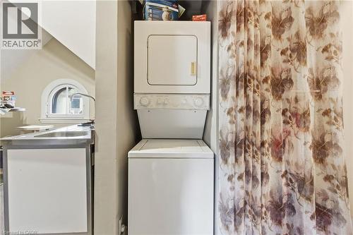 30 Ontario Avenue, Hamilton, ON - Indoor Photo Showing Laundry Room