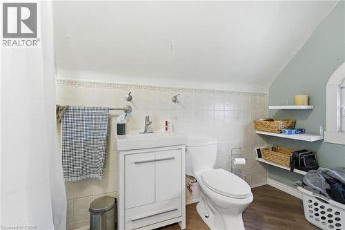 30 Ontario Avenue, Hamilton, ON - Indoor Photo Showing Bathroom