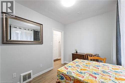 197 East 12Th Street, Hamilton, ON - Indoor Photo Showing Bedroom