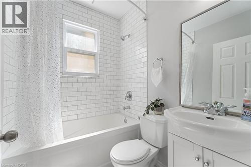 197 East 12Th Street, Hamilton, ON - Indoor Photo Showing Bathroom