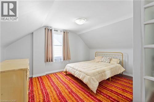 197 East 12Th Street, Hamilton, ON - Indoor Photo Showing Bedroom