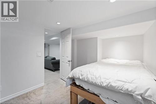 197 East 12Th Street, Hamilton, ON - Indoor Photo Showing Bedroom