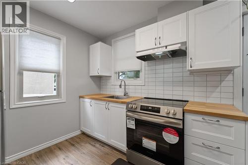 197 East 12Th Street, Hamilton, ON - Indoor Photo Showing Kitchen