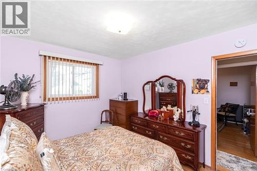 176 Walter Avenue S, Hamilton, ON - Indoor Photo Showing Bedroom