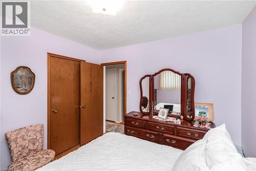 176 Walter Avenue S, Hamilton, ON - Indoor Photo Showing Bedroom