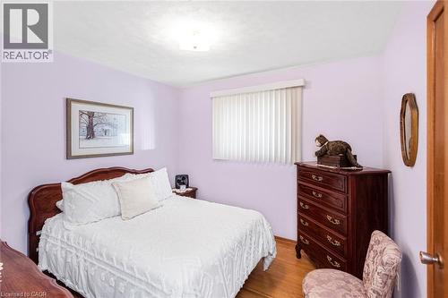 176 Walter Avenue S, Hamilton, ON - Indoor Photo Showing Bedroom