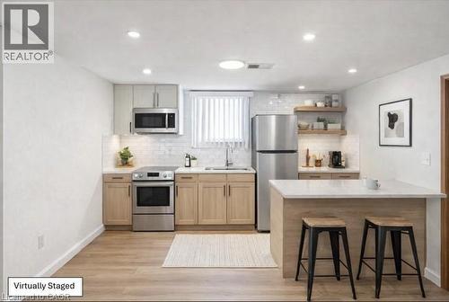 176 Walter Avenue S, Hamilton, ON - Indoor Photo Showing Kitchen