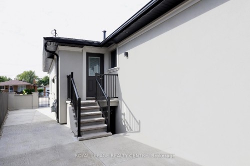 55 Flora Drive, Hamilton, ON - Outdoor