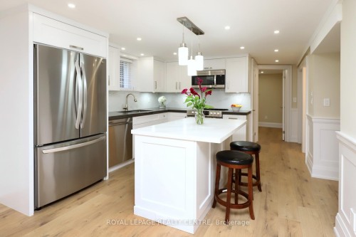 55 Flora Drive, Hamilton, ON - Indoor Photo Showing Kitchen With Upgraded Kitchen