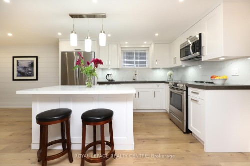 55 Flora Drive, Hamilton, ON - Indoor Photo Showing Kitchen With Upgraded Kitchen