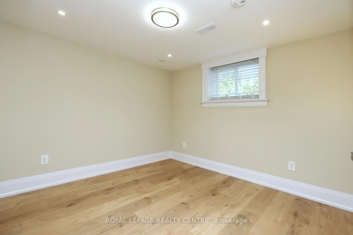 55 Flora Drive, Hamilton, ON - Indoor Photo Showing Other Room