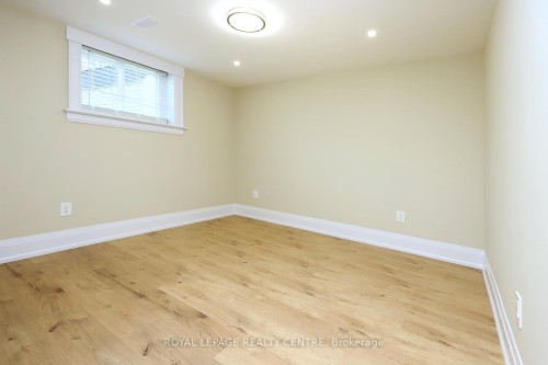 55 Flora Drive, Hamilton, ON - Indoor Photo Showing Other Room