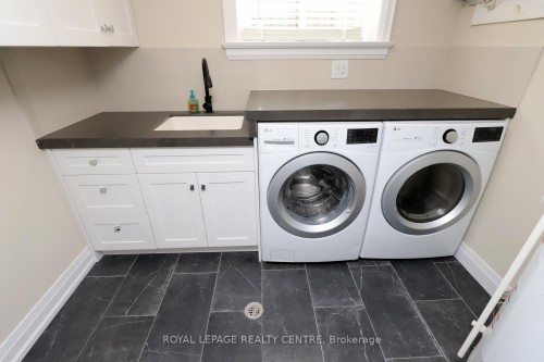 55 Flora Drive, Hamilton, ON - Indoor Photo Showing Laundry Room