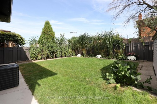 55 Flora Drive, Hamilton, ON - Outdoor