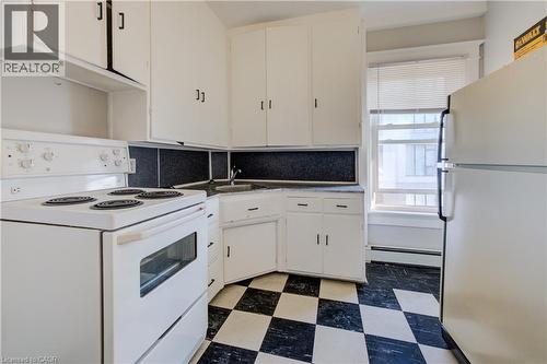 698 King Street W, Kitchener, ON - Indoor Photo Showing Kitchen