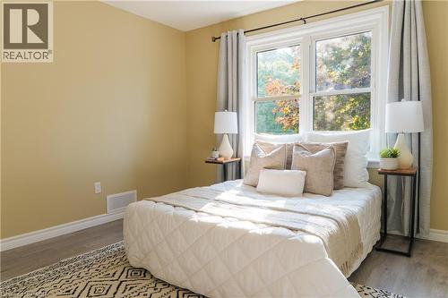 Bedroom with baseboards and wood finished floors - 39 Cloverhill Road, Hamilton, ON - Indoor Photo Showing Bedroom