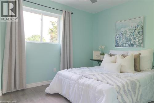 Bedroom with wood finished floors and baseboards - 39 Cloverhill Road, Hamilton, ON - Indoor Photo Showing Bedroom