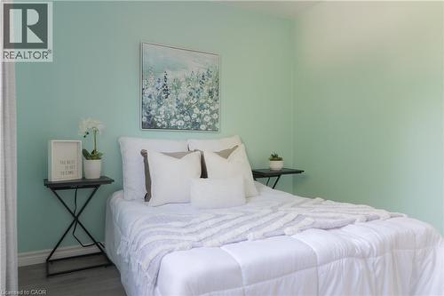 Bedroom with wood finished floors and baseboards - 39 Cloverhill Road, Hamilton, ON - Indoor Photo Showing Bedroom