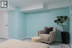 Sitting room with baseboards - 